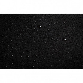 Gouttes d'eau noires