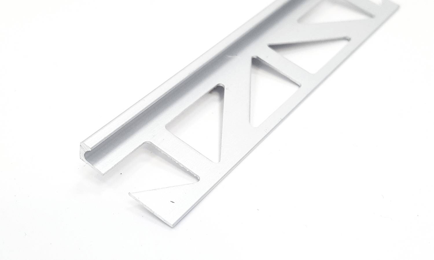 Profilé de finition arrondi pour murs en aluminium anodisé L. 250 cm x H. 6  mm argent