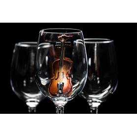 Verres à vin avec violon